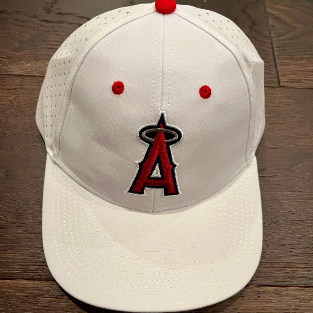 Angel's MLB LAA white performance cap